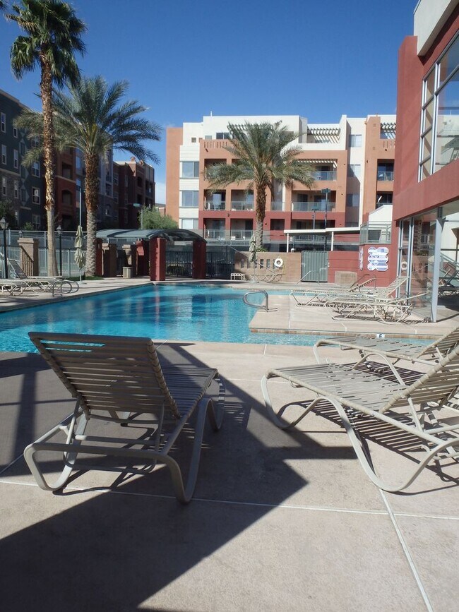 Photo - 2 Bedroom recently painted 2nd Floor Condo in Guard Gated Park Avenue! Unidad 209