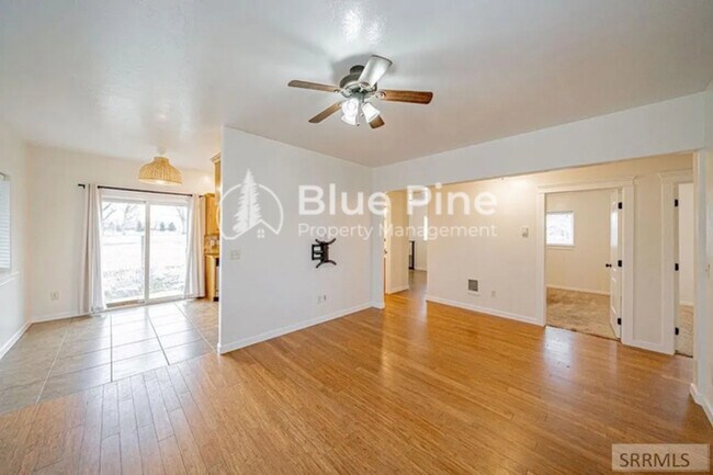 Photo - 351 W 7800 S