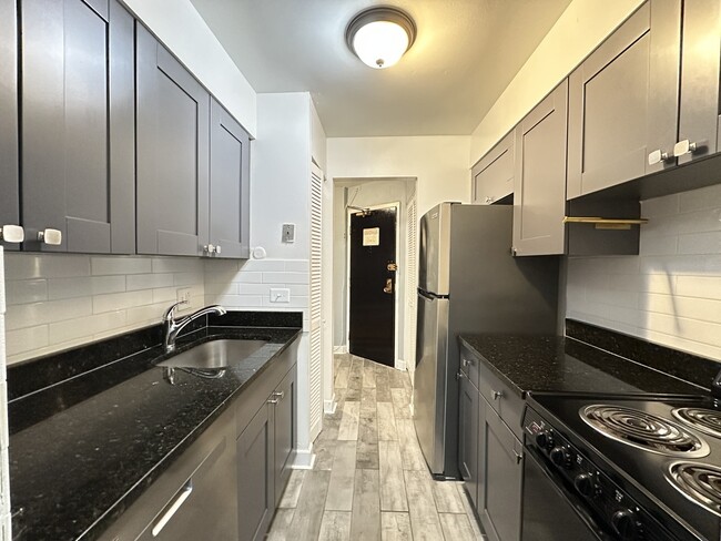 Photo - 3825 N Pine Grove Ave Unit 521