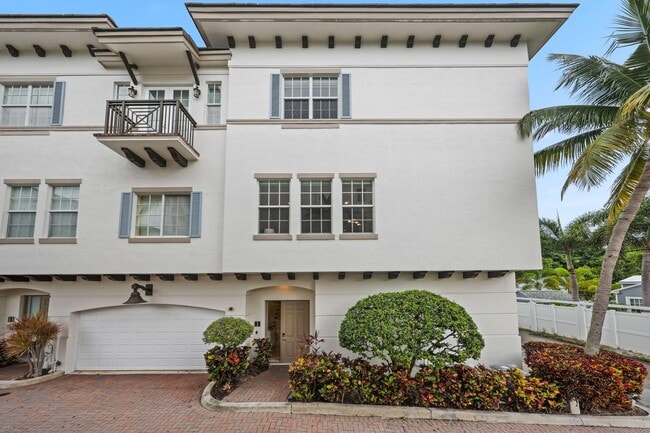 Photo - 285 SE 6th Ave