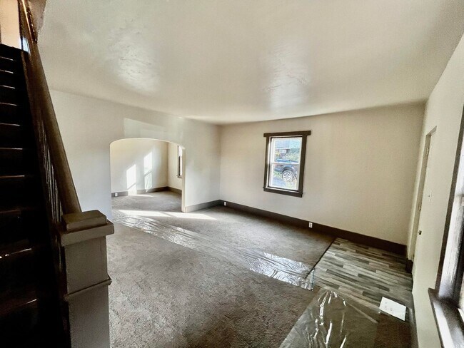 3 Bedroom UPDATED FOR LEASE - 3 Bedroom UPDATED FOR LEASE House