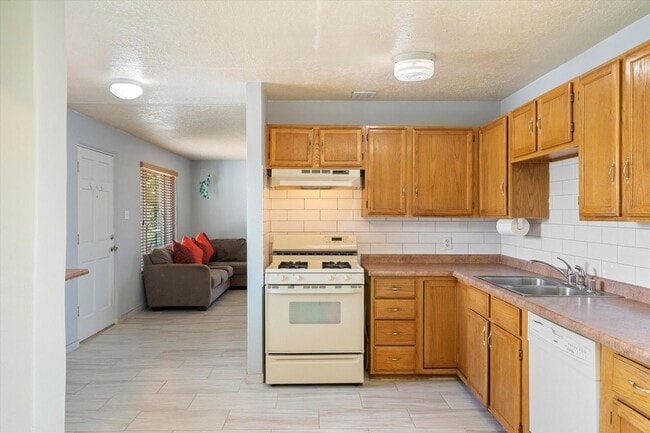 Photo - 1512 Spence Ave SE