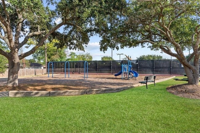 Photo - 3006 Sherborne St