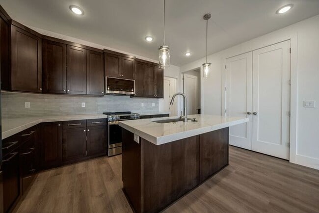 Photo - SPECTACULAR VIEWS, MIL APT, BRAND NEW MOUN...