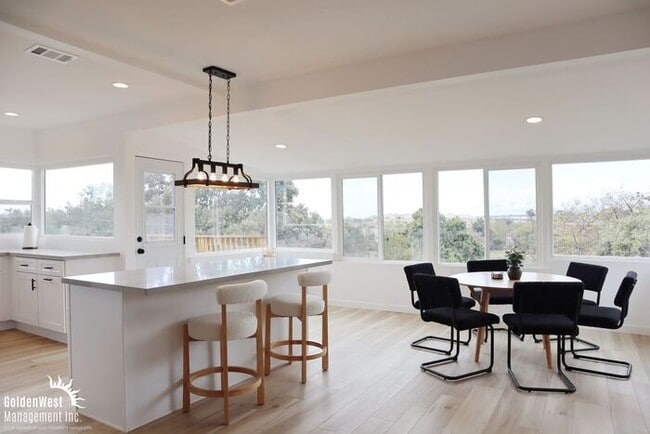 Photo - Stylish Updated 3Bdm 2Ba Upstairs Unit in the Heart of Old Town San Diego!