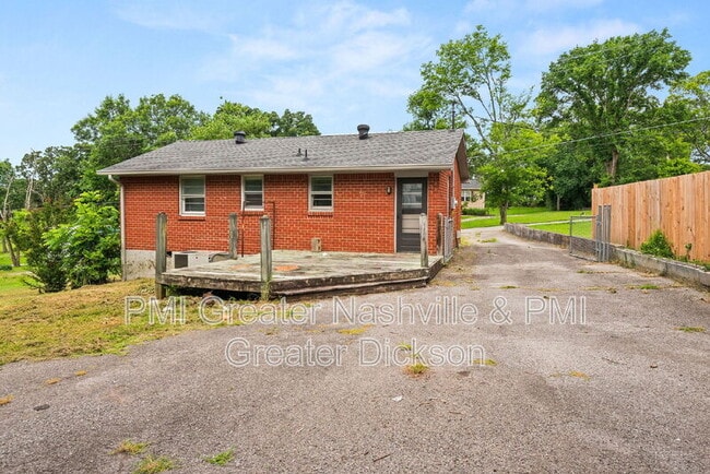 Photo - 111 River Rd