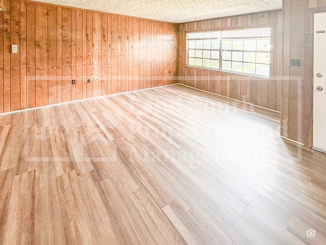 Photo - 715 W Daughtery Rd