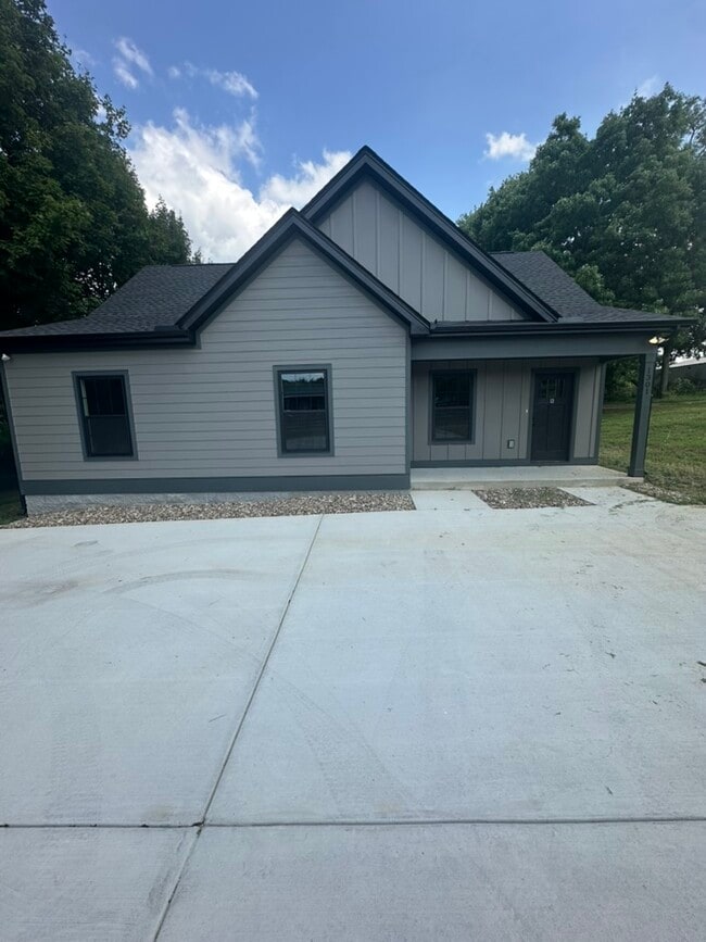 Building Photo - 1301 N Church St