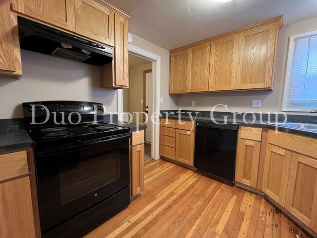 Photo - 13th &amp; Chambers Unit 13th