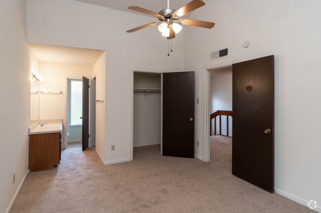 2BR, 1.5BA - 1256SF
