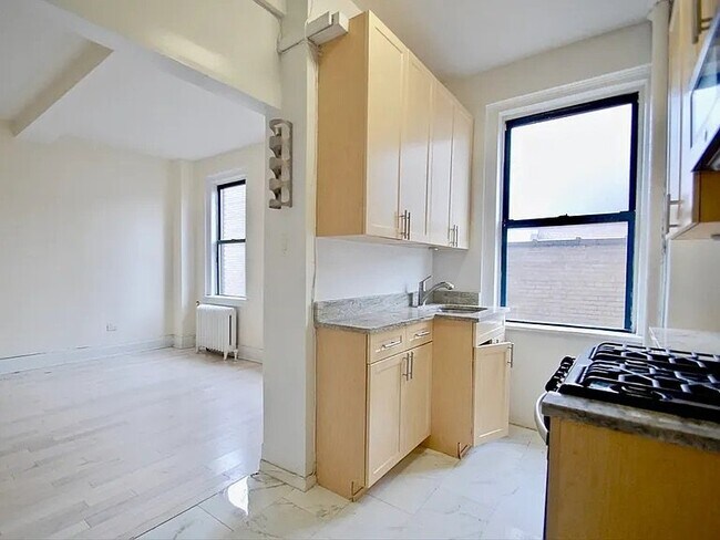 Photo - 639 W 173rd St Unidad apt4B