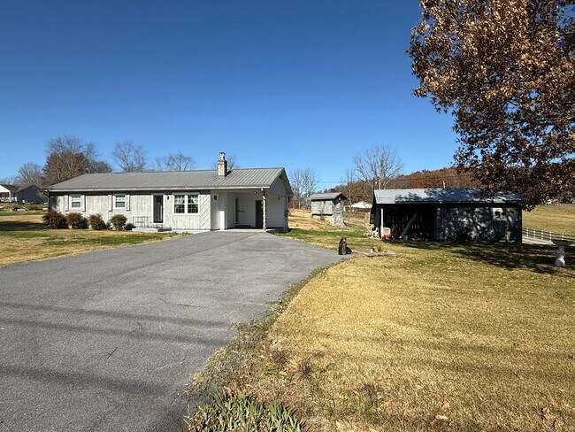 Photo - Intro to Homesteading! 3/1 furnished Property for rent