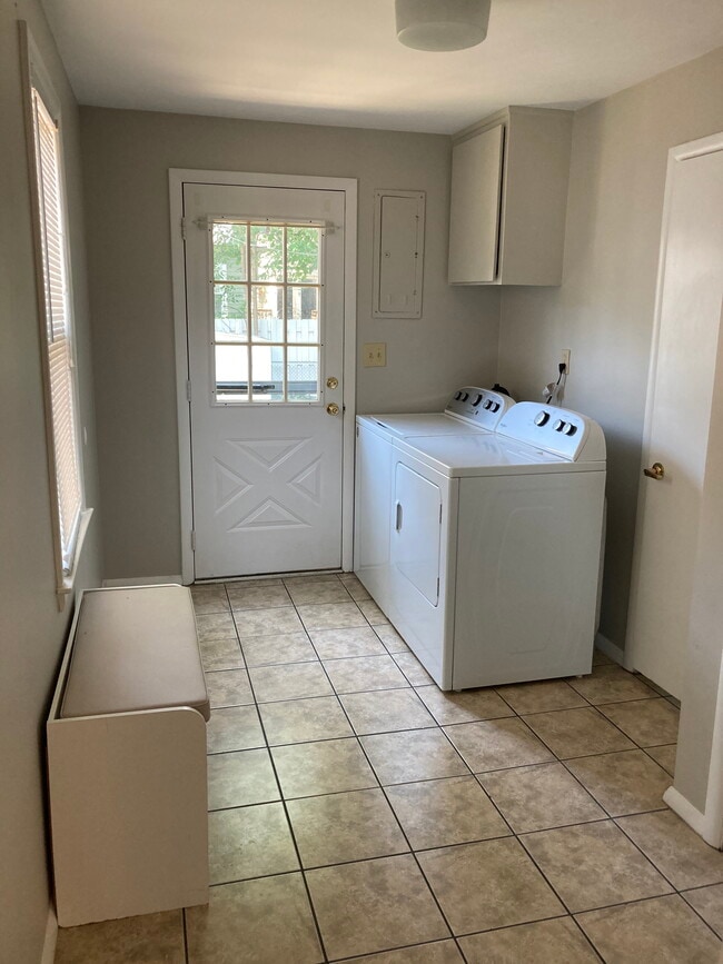 Laundry - 128 Muir Rd Unit #A