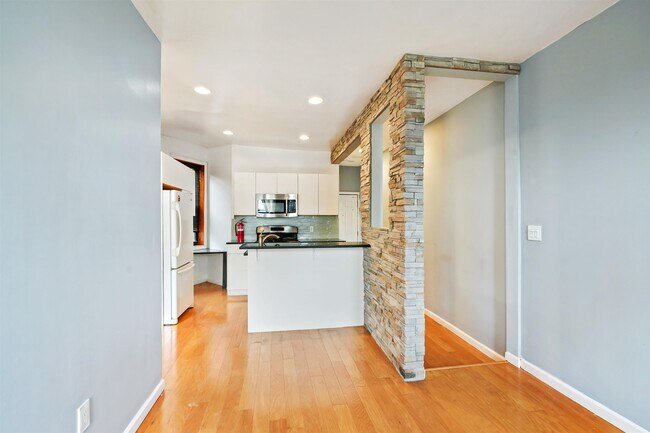 Photo - 14 65th St Unit 16