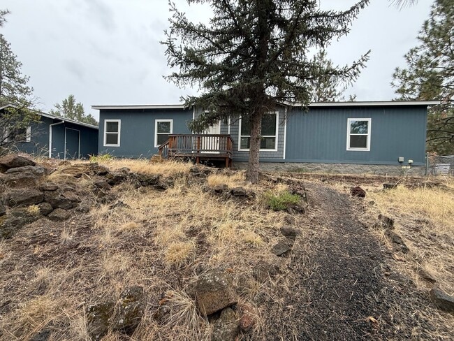 Building Photo - 60889 Granite Dr