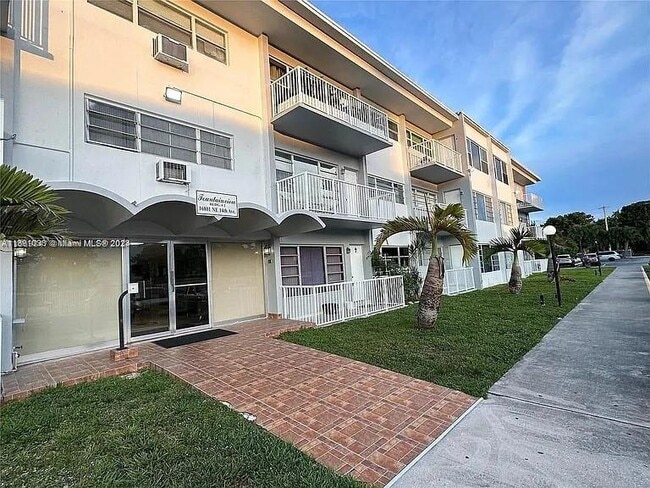 Building Photo - 16801 NE 14th Ave Unit 202-202 Rental