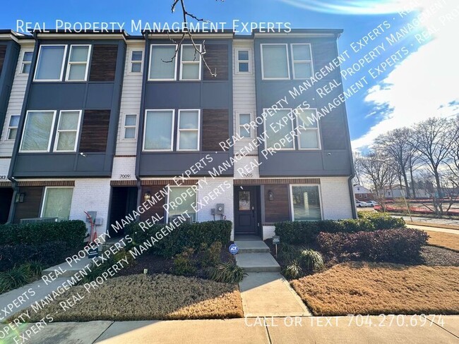 Stunning 3BR/4BA Townhouse in Charlotte! - Stunning 3BR/4BA Townhouse in Charlotte!