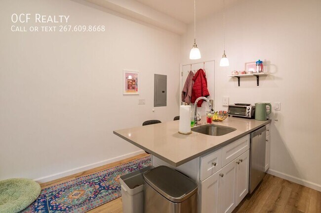 Photo - Two Bed Queen Village Apartment Unidad 3B