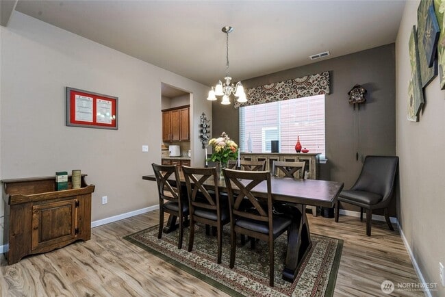 Photo - 1438 Farina Lp SE