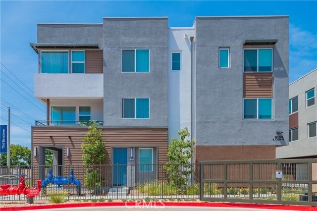 Photo - 589 S Lyon St Townhome