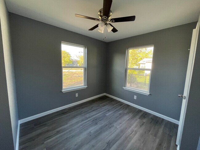 Photo - 501 S Front St Unidad A