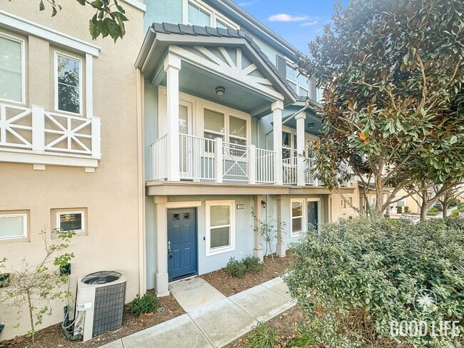 Building Photo - Modern 3-Story Townhome in Bay Park – 3BR/3.5BA with Pool, Balcony & In-Unit Laundry