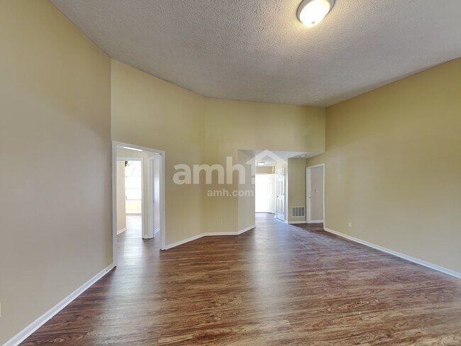 258 Longfellow Ln