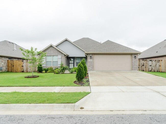 Photo - 1030 Riverside Dr House