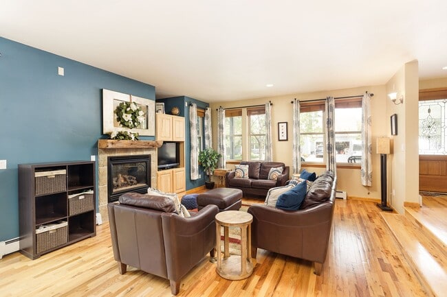 Photo - 408 Meadow Ct