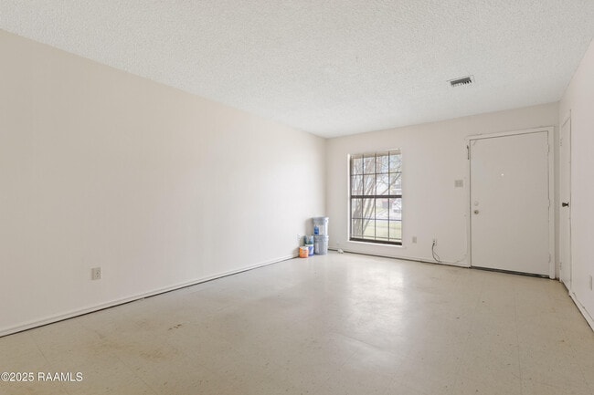 Photo - 504 Knollwood Cir