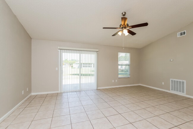 Photo - 1095 Heath Ave NW