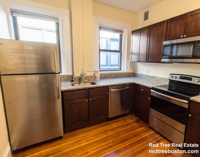 Building Photo - 1463 Beacon St