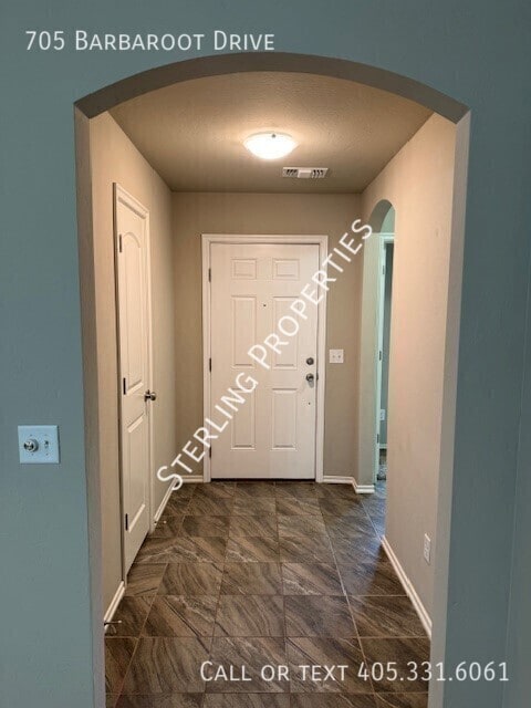 Photo - 705 Barbaroot Dr