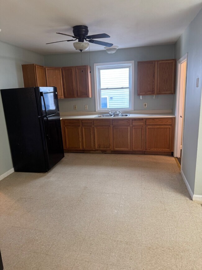 Photo - 72 Railroad St