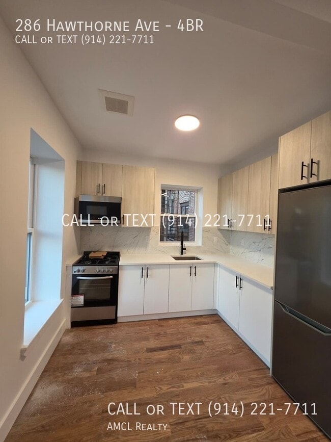 Building Photo - 286 Hawthorne Ave Unit 4BR