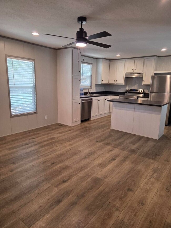 25 Colonial Dr