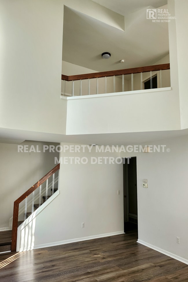 Photo - 1005 N Main St