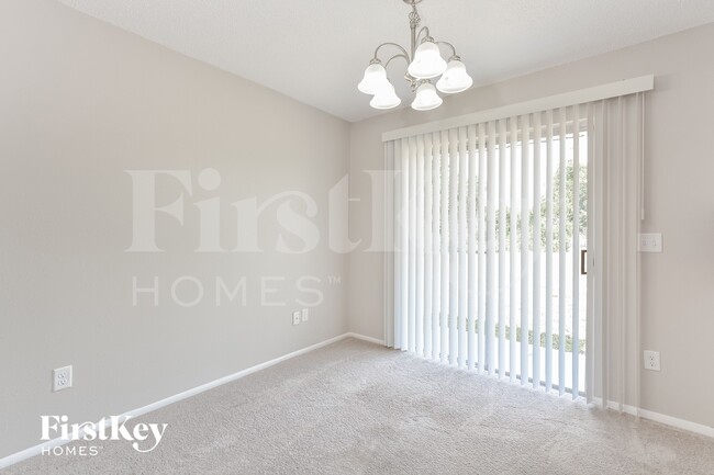 Photo - 910 Clayton Dr