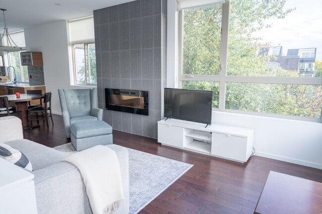 Photo - 3Bd/3.25Ba Seattle