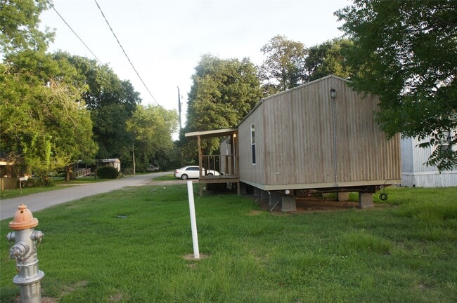 601 Clear Lake Rd