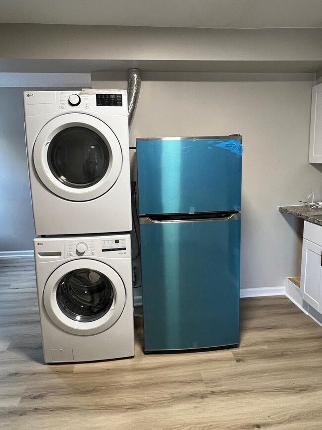 Photo - Newly Renovated 3 Bedroom Section 8 are We... Apartment Unit 1E