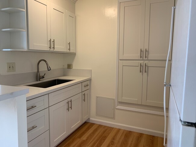 Photo - Sun Hala off Kapahulu Ave