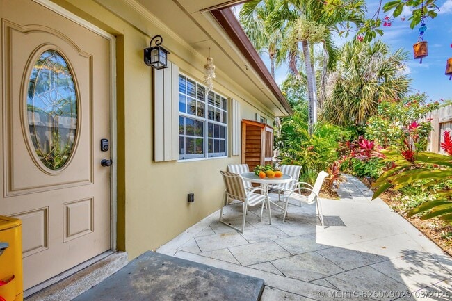 Photo - 227 NE 12th St