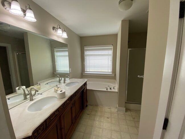 Photo - 105 Rossburg Dr