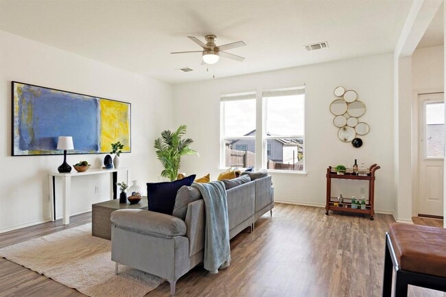 Photo - 217 Boxwood Dr