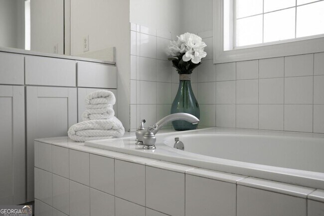 Photo - 78 Crumley St SE