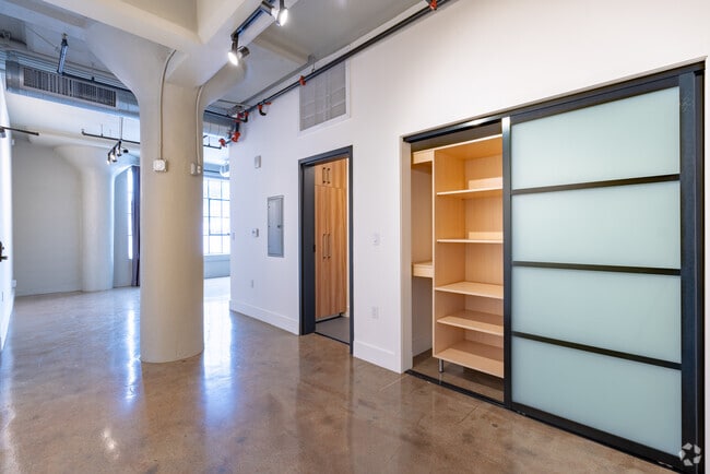 1BR, 1BA - 642SF