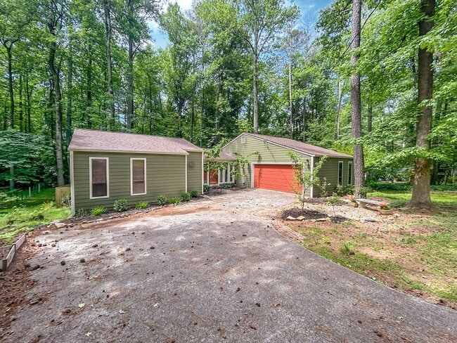 Building Photo - 3 BR Wooded Retreat in the Heart of East Cobb!