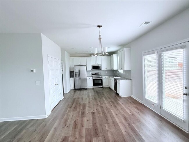 Photo - 409 McGinnis Cir