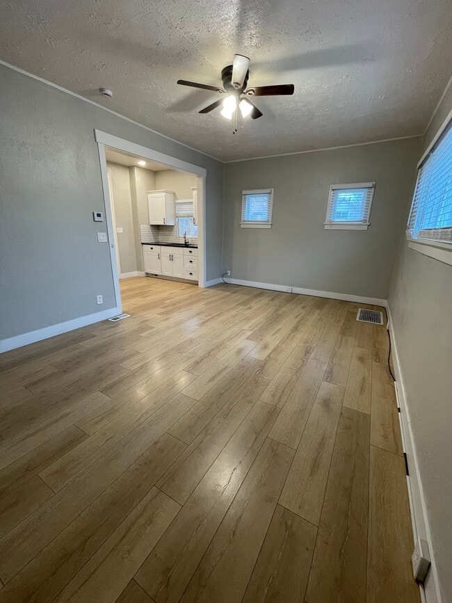 Photo - 2227 Quincy Ave